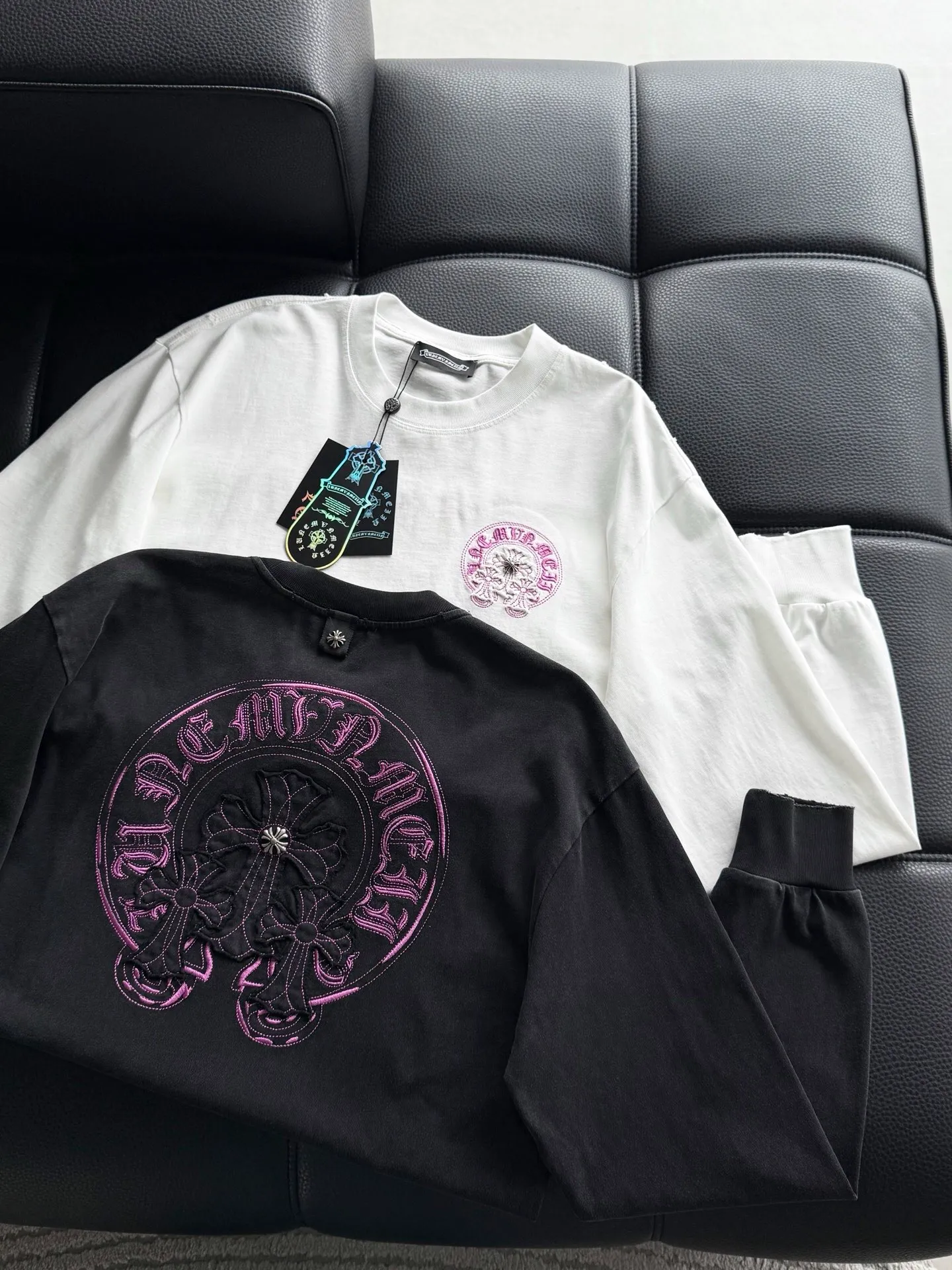 P480 💰 Chrome Hearte CH new cross horseshoe Chrome Heart Sanskrit three-dimensional patchwork show craftsmanship, washed and frayed, pure cotton double yarn jersey fabric, custom dyed in the same vat with special bold 32-count double-strand 1X1 thread. .Light luxury, a must-have item for daily commuting for men and women.  Color: Black White Size: M~3x Style No.: 3583